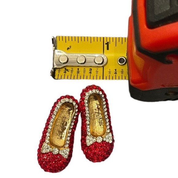 🌻Ruby Red Slippers Pin - Picture 4 of 4